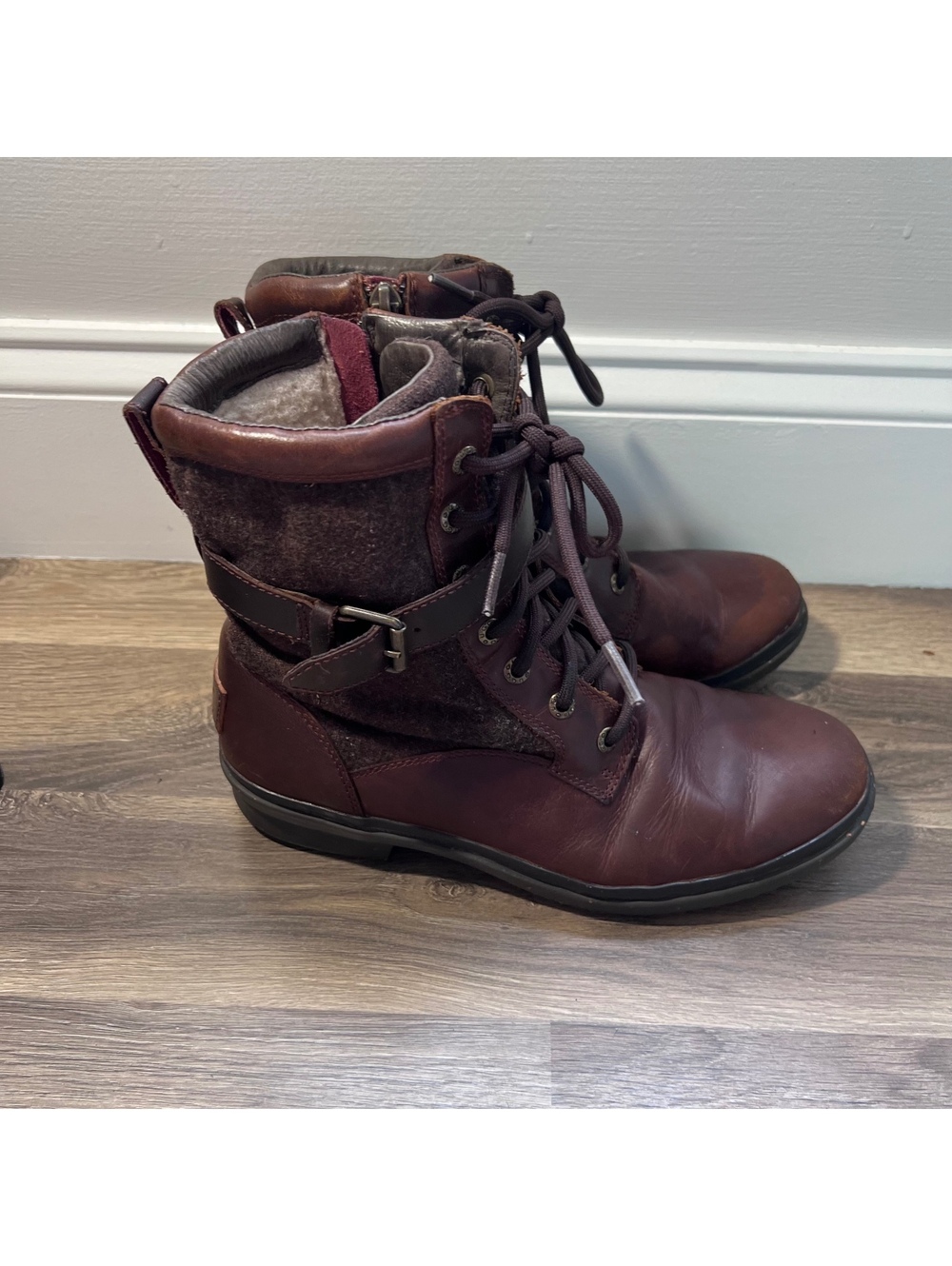 UGG Leather Lace Up Ankle Boots, Women's Size 8